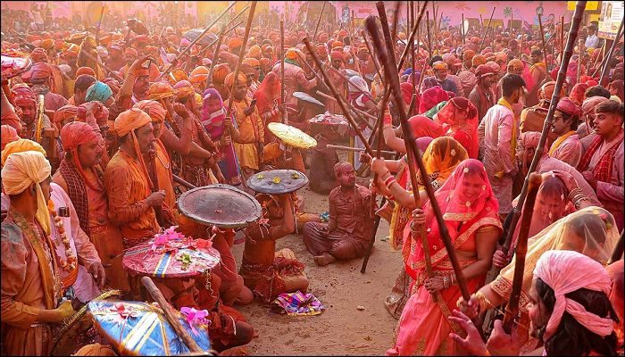 Lathmar Holi celebrations at Barsana